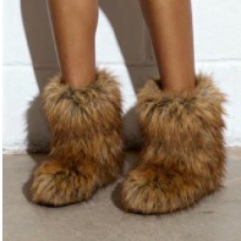 AKIRA AZALEA WANG NADIANNA TAN FLAT FUR BOOTIE Size 99